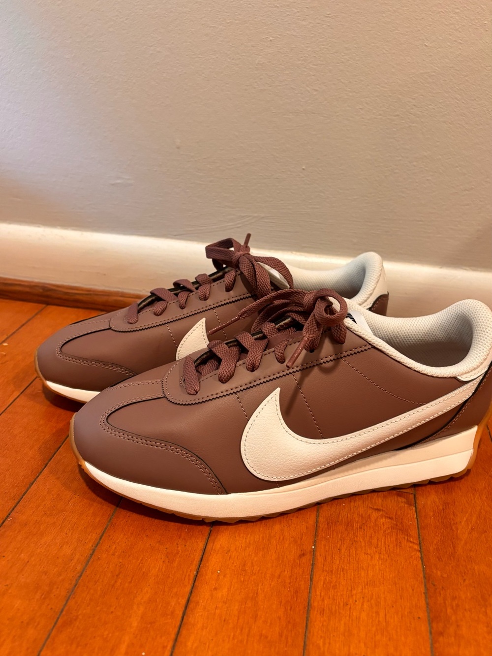 Nike Men’s Brown Sneakers with White Swoosh